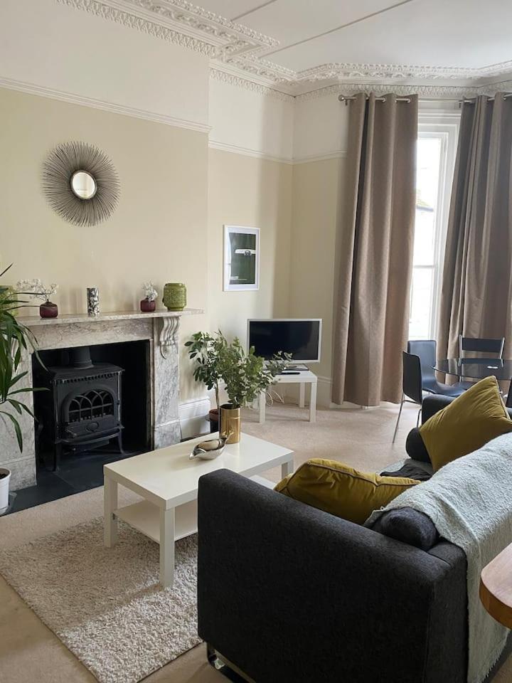 Elegant Spacious Apartment In Heart Of St Leonards Хейстингс Екстериор снимка